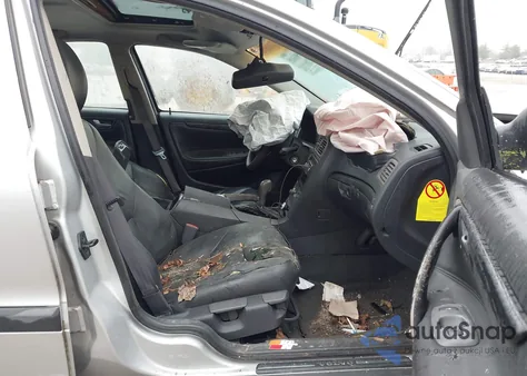 2002 Volvo S60 2.4 from USA, damaged, VIN YV1RS61R122112244